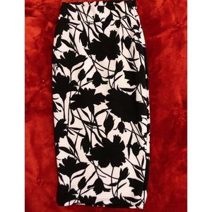 2 piece Black/white mini skirt & crop top